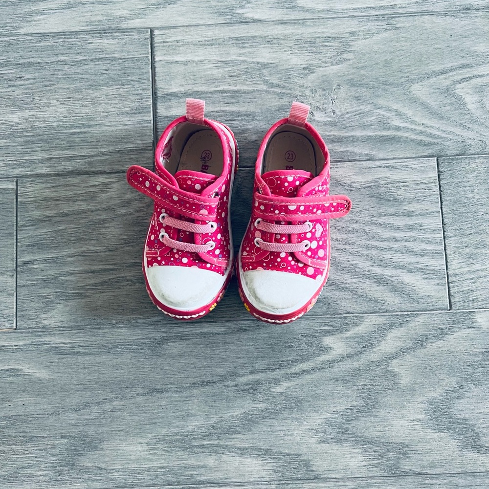 Kids sneakers